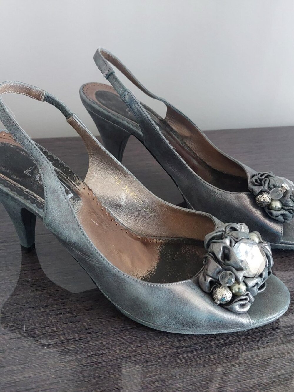 LODI slingbacks, size 39.5 EU (8.5-9), in mercurio silver leather